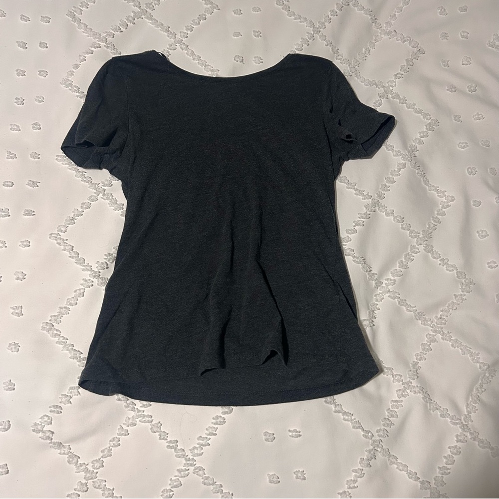 grey t-shirt